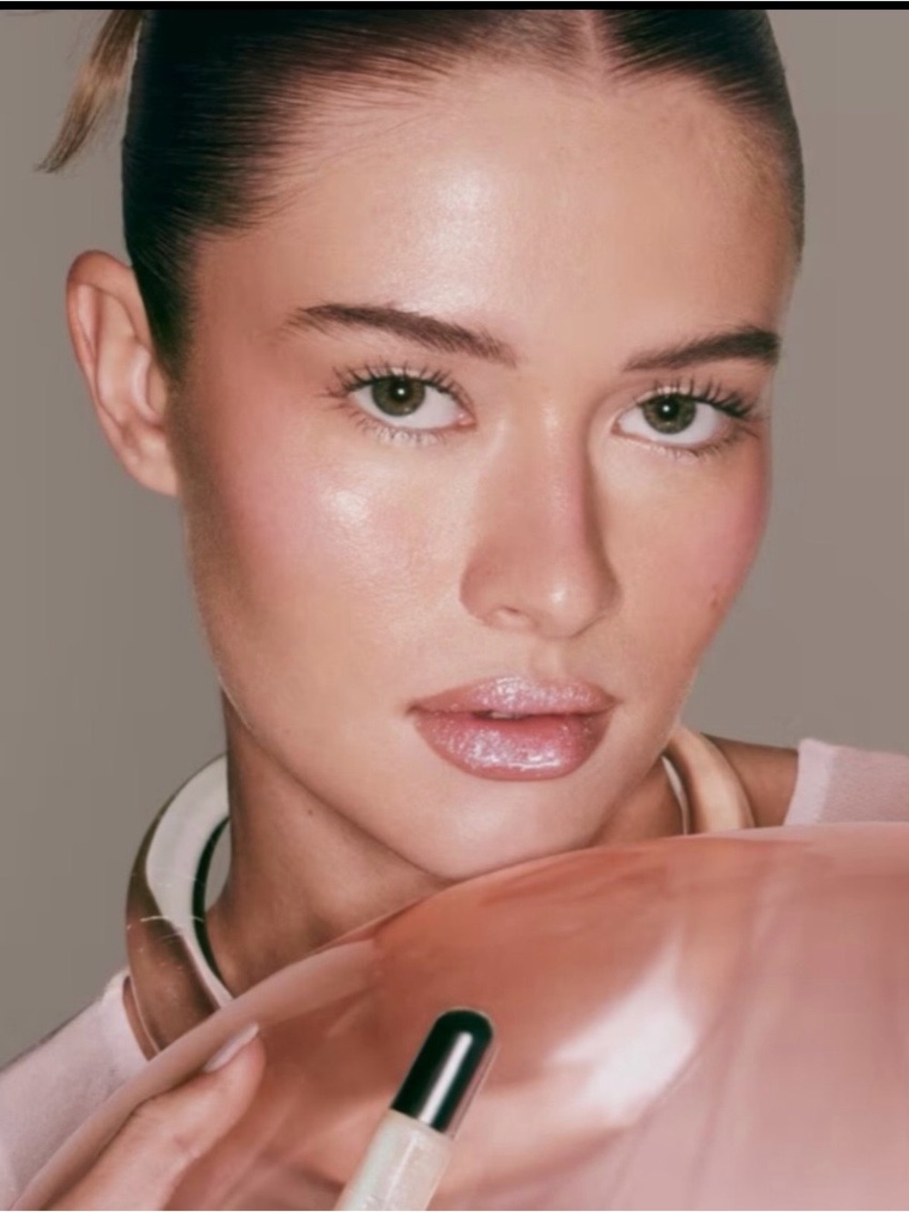 r.e.m. beauty On Your Collar Plumping Gloss Shade: Jelly Sandals